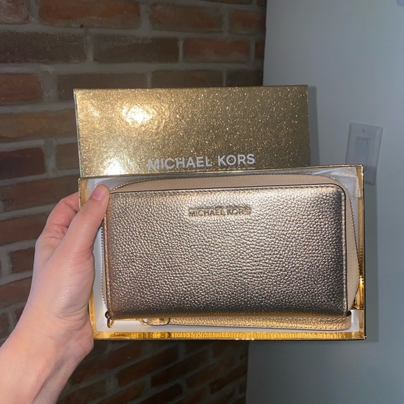 NWT Michael Kors Gold Wristlet Wallet - Picture 6 of 6